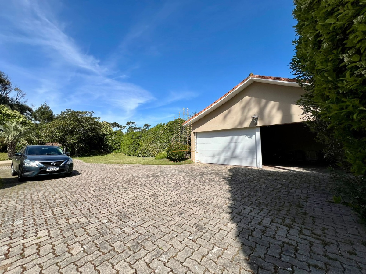 Casa ID.651 - Casa en venta y alquiler a una cuadra de la playa en parada 30 Brava