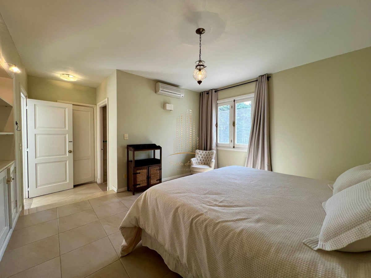 Casa ID.651 - Casa en venta y alquiler a una cuadra de la playa en parada 30 Brava