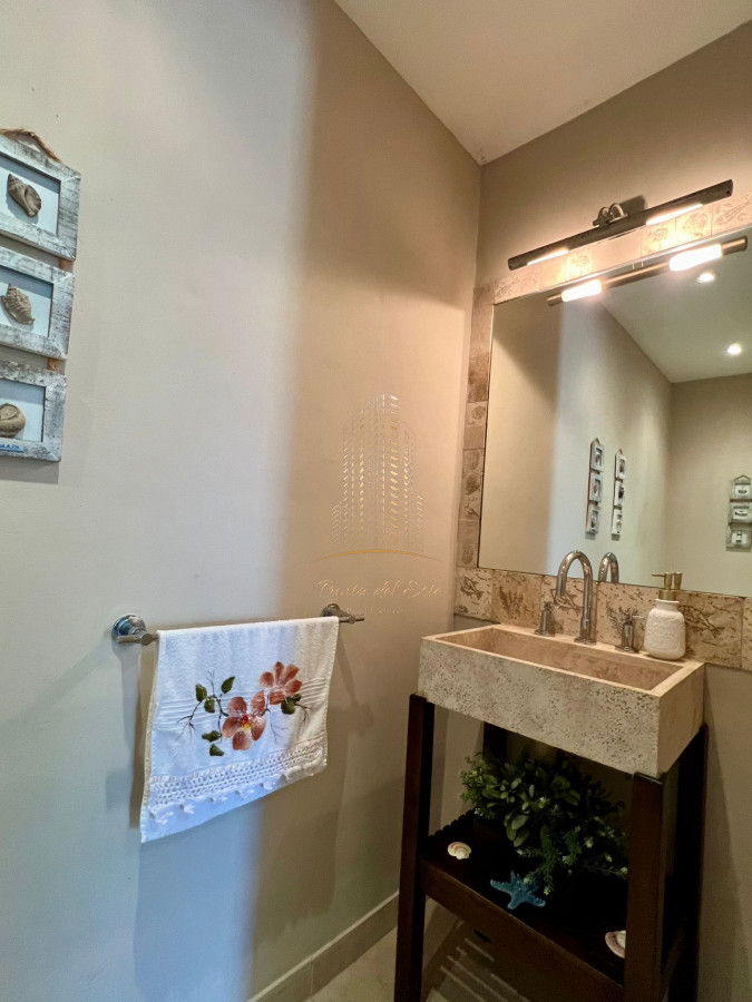 Casa ID.651 - Casa en venta y alquiler a una cuadra de la playa en parada 30 Brava
