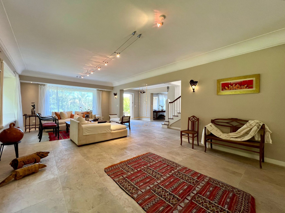 Casa ID.651 - Casa en venta y alquiler a una cuadra de la playa en parada 30 Brava