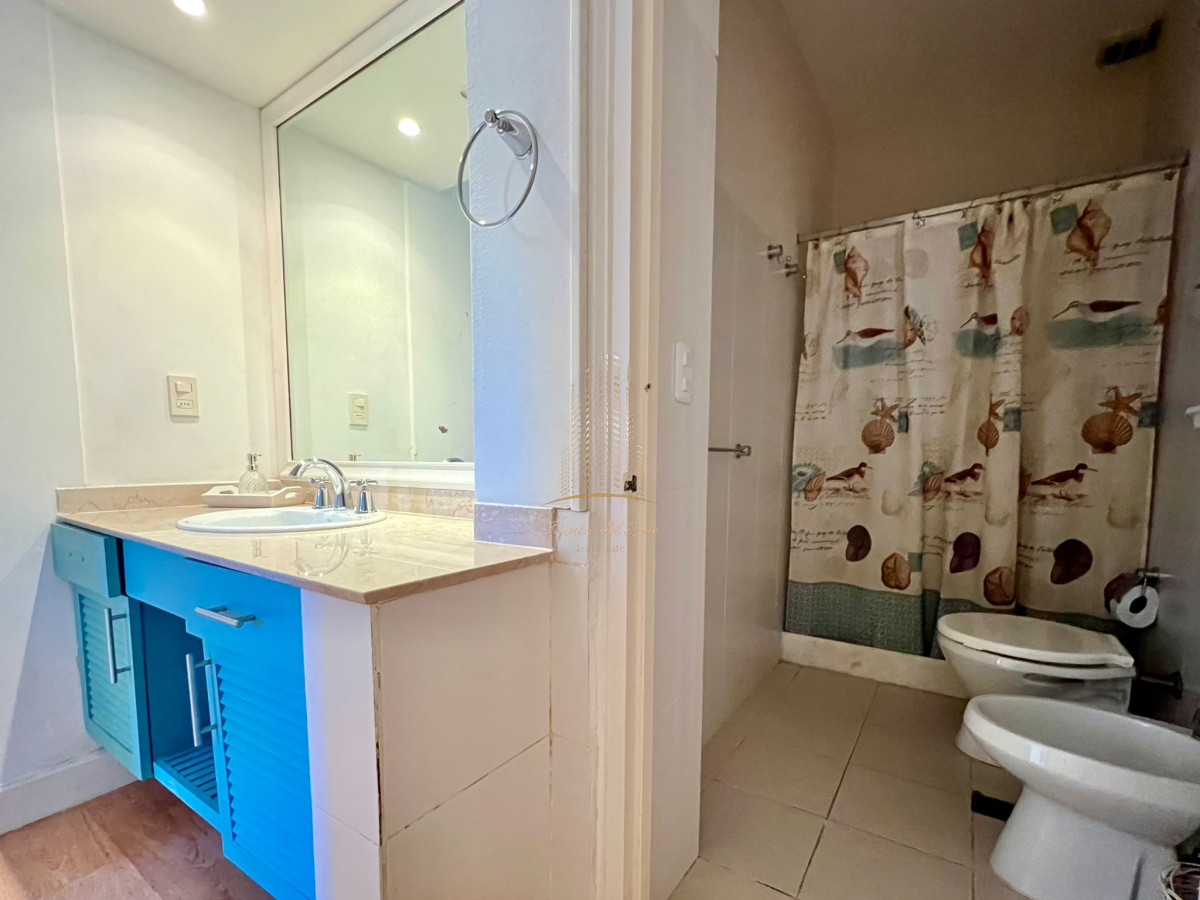 Casa ID.651 - Casa en venta y alquiler a una cuadra de la playa en parada 30 Brava