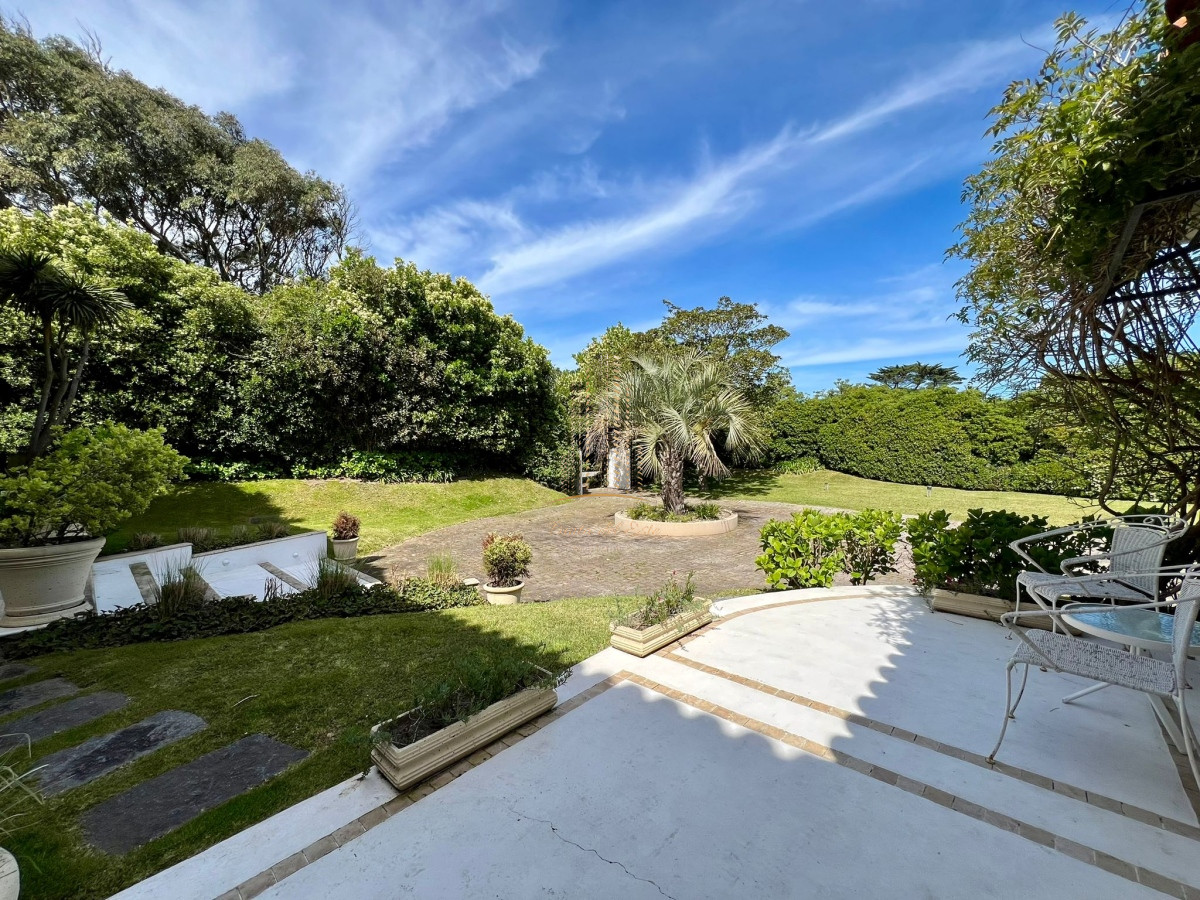 Casa ID.651 - Casa en venta y alquiler a una cuadra de la playa en parada 30 Brava