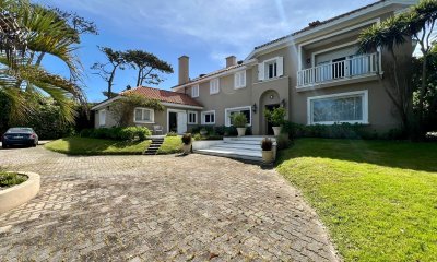 Casa en venta y alquiler a una cuadra de la playa en parada 30 Brava