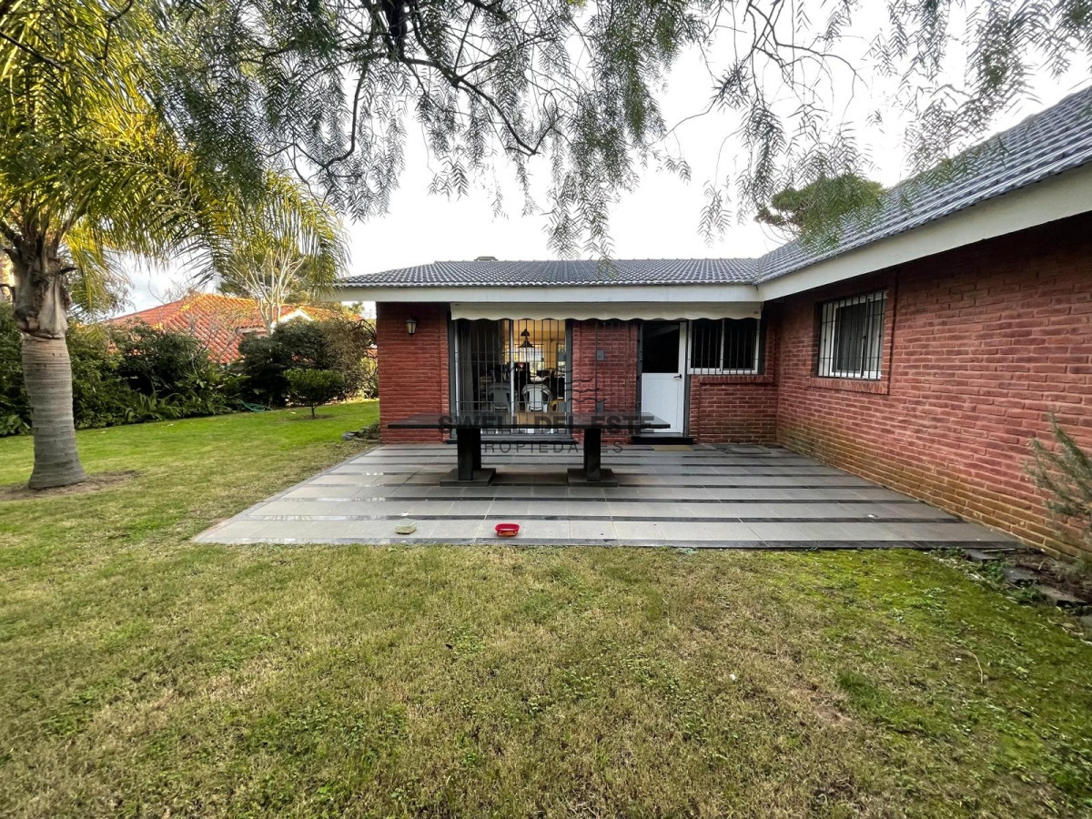 Casa ID.140 - Casa 4 dormitorios en Venta, Alquiler anual y de verano