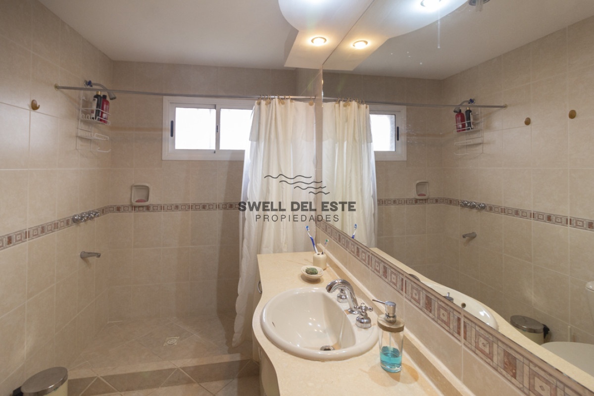 Casa ID.140 - Casa 4 dormitorios en Venta, Alquiler anual y de verano