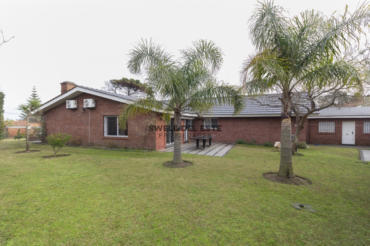 Casa ID.140 - Casa 4 dormitorios en Venta, Alquiler anual y de verano