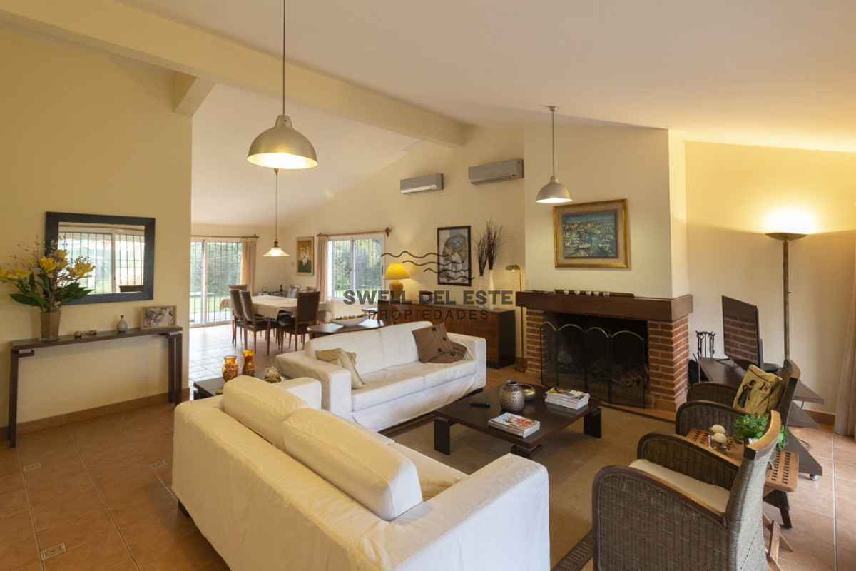 Casa ID.140 - Casa 4 dormitorios en Venta, Alquiler anual y de verano