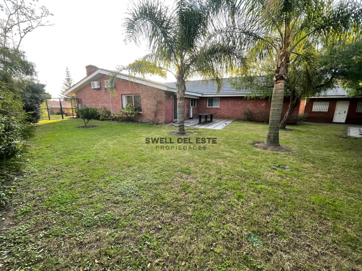 Casa ID.140 - Casa 4 dormitorios en Venta, Alquiler anual y de verano