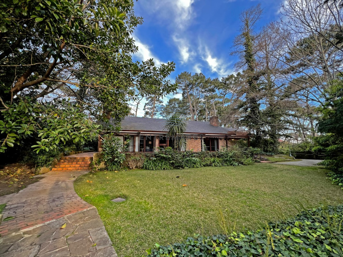 Casa ID.127 - VENTA CASA 4 DORMITORIOS PLAYA MANSA - PUNTA DEL ESTE