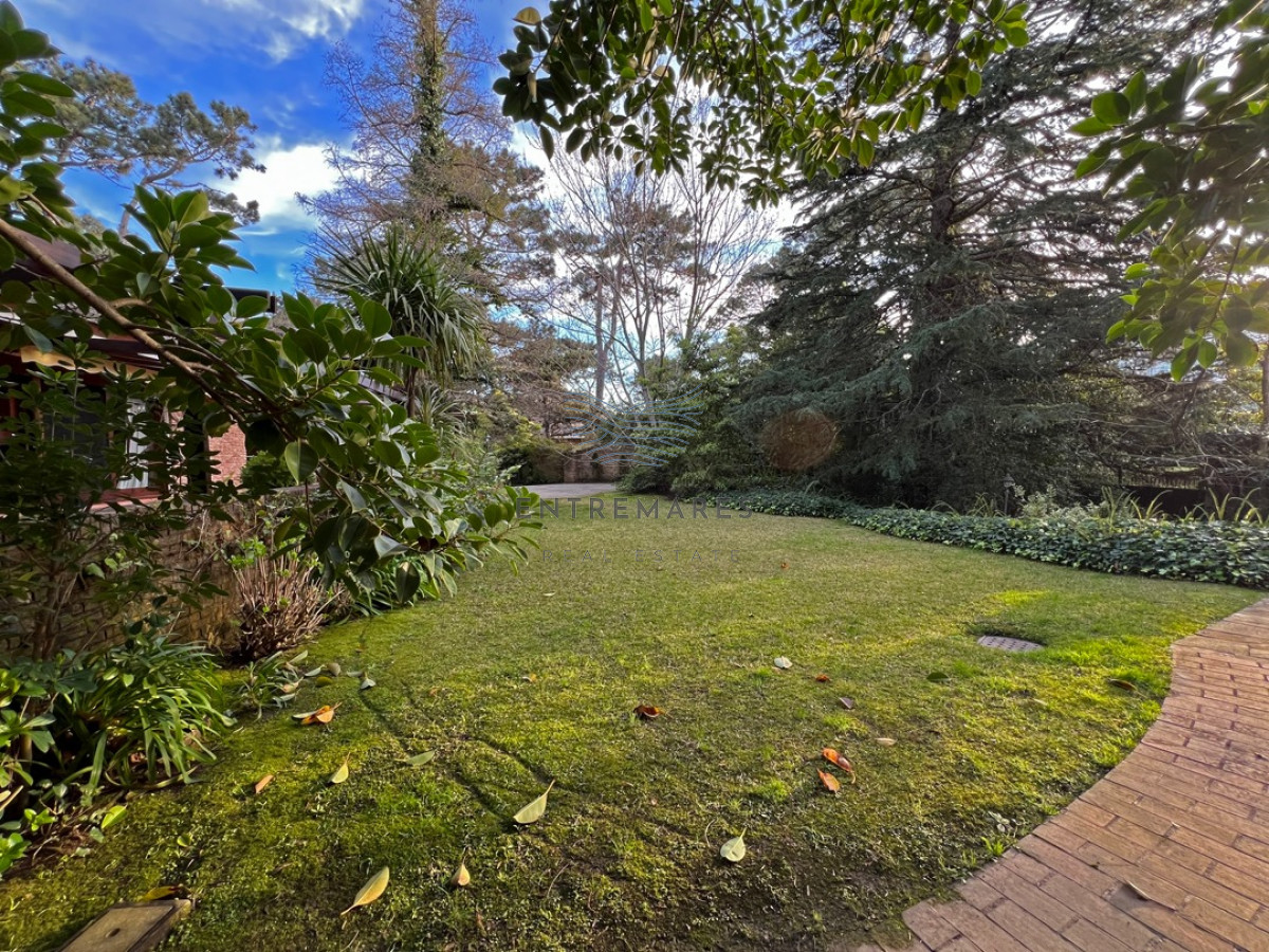 Casa ID.127 - VENTA CASA 4 DORMITORIOS PLAYA MANSA - PUNTA DEL ESTE