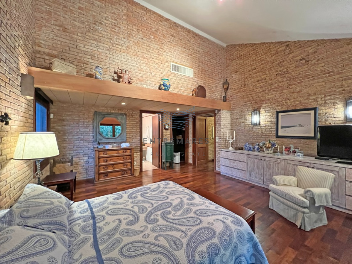Casa ID.127 - VENTA CASA 4 DORMITORIOS PLAYA MANSA - PUNTA DEL ESTE