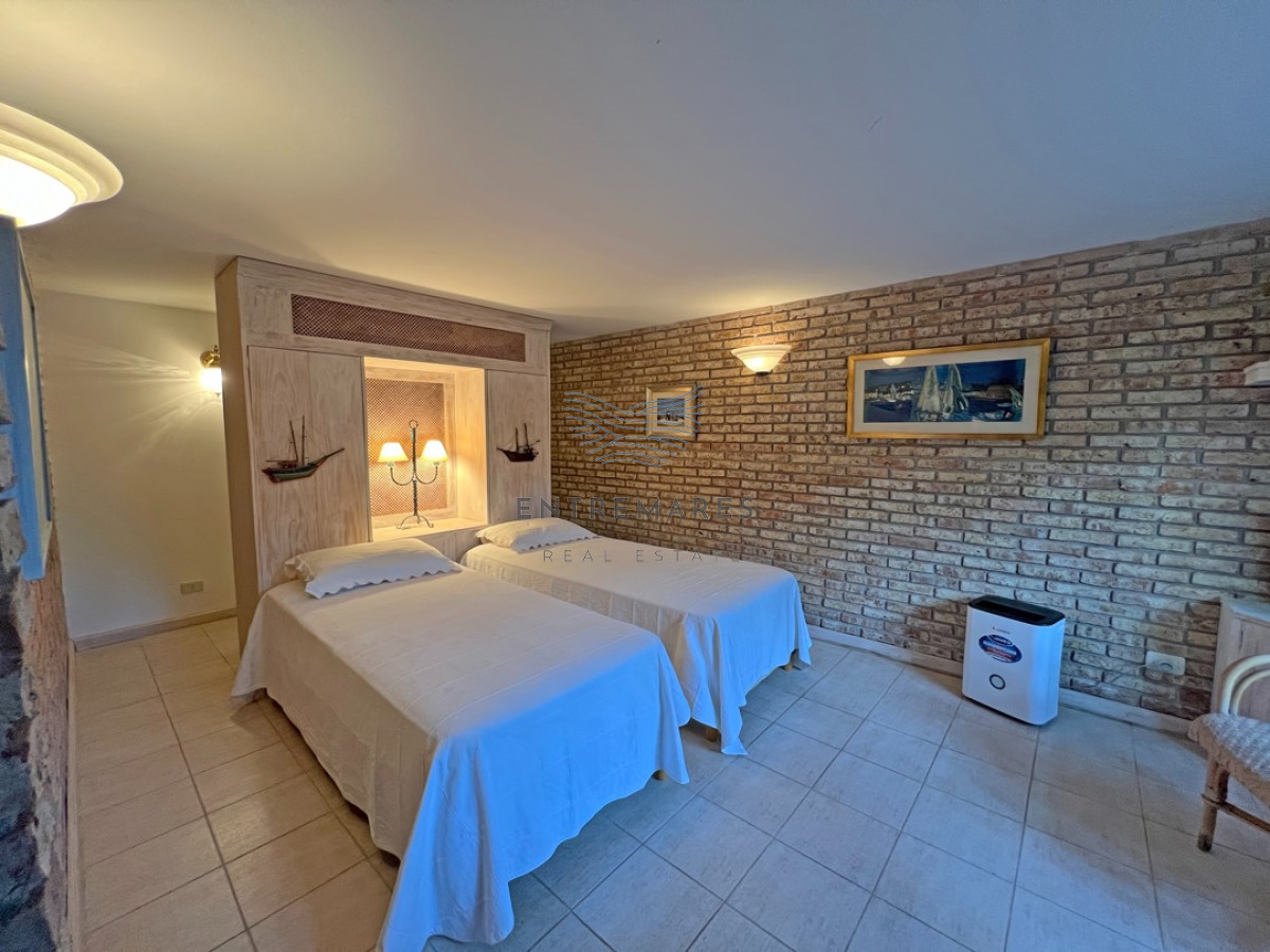 Casa ID.127 - VENTA CASA 4 DORMITORIOS PLAYA MANSA - PUNTA DEL ESTE
