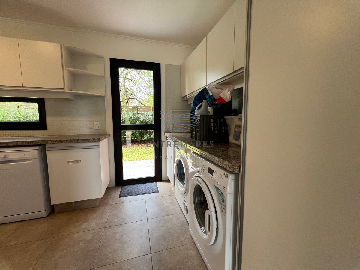 Casa ID.125 - Alquiler anual y venta casa 2 dormitorios en Barrio privado