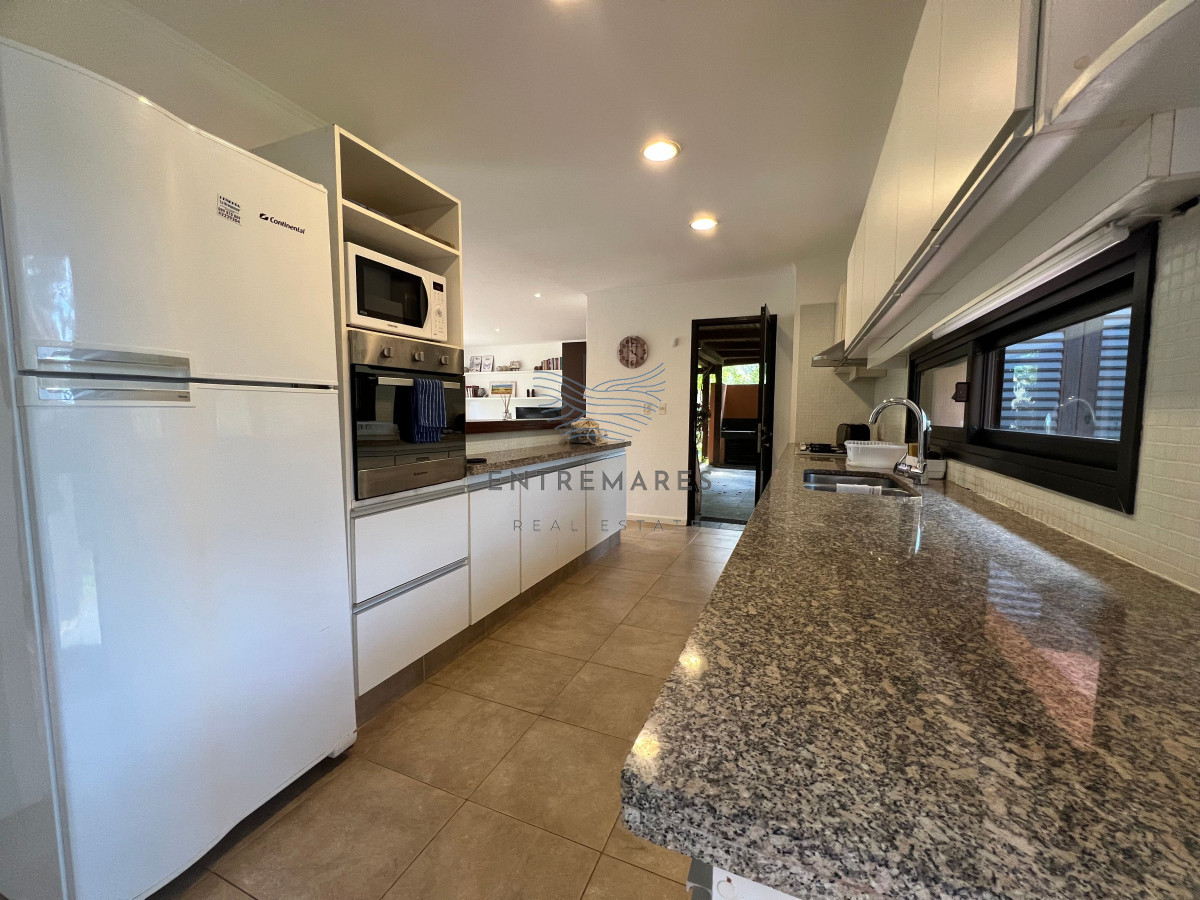 Casa ID.125 - Alquiler anual y venta casa 2 dormitorios en Barrio privado