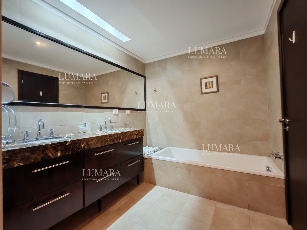 Apartamento ID.1634 - Venta Apartamento Semi-piso Edificio Delamar Punta del Este 