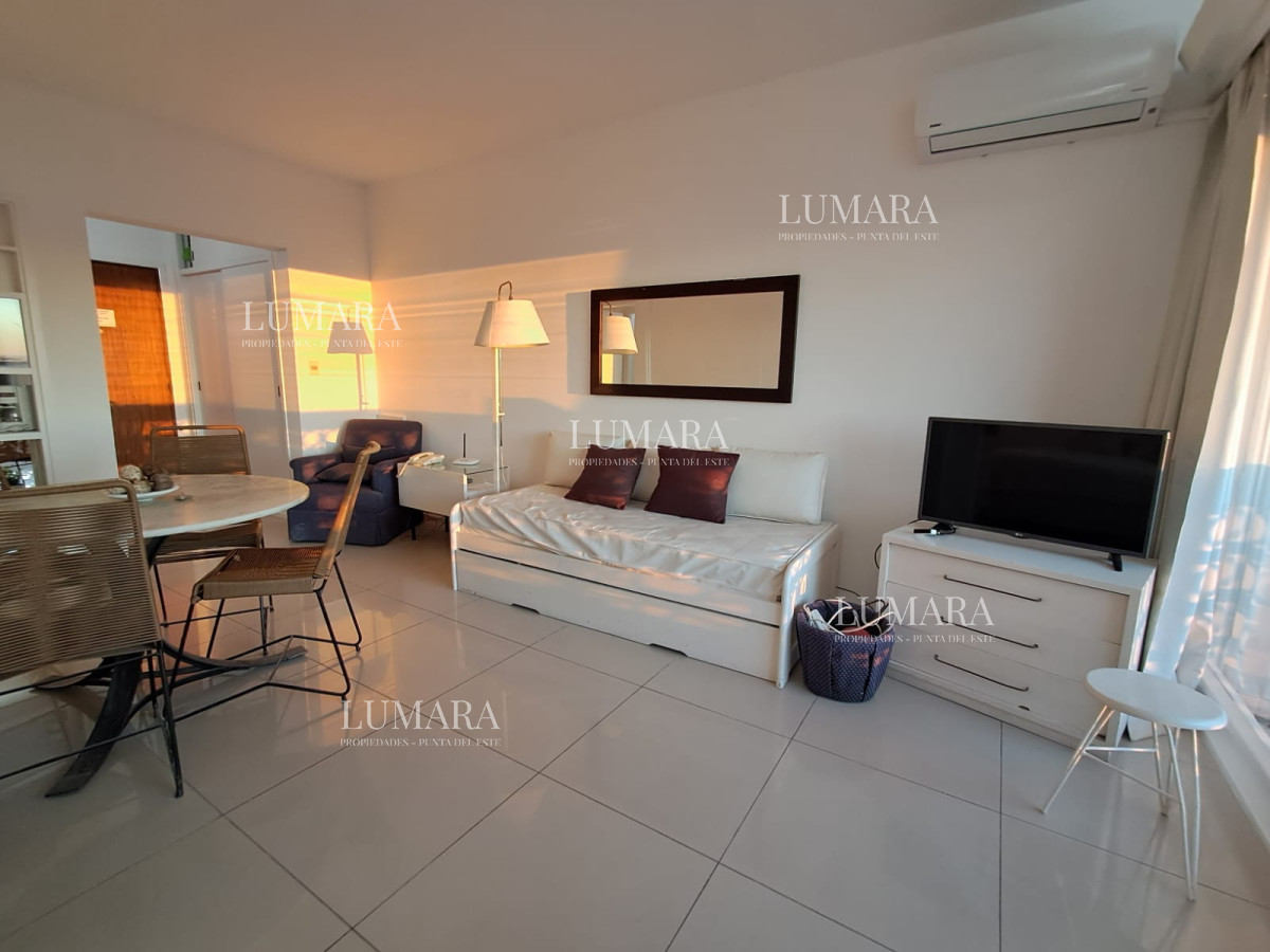 Apartamento ID.676 - Apartamento en venta y alquiler en Mansa Punta del Este, 1 dormitorios, 1 baños