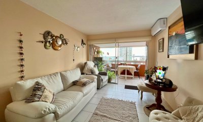Apartamento en venta Edificio en primera linea - 2 dorm. 2 baños