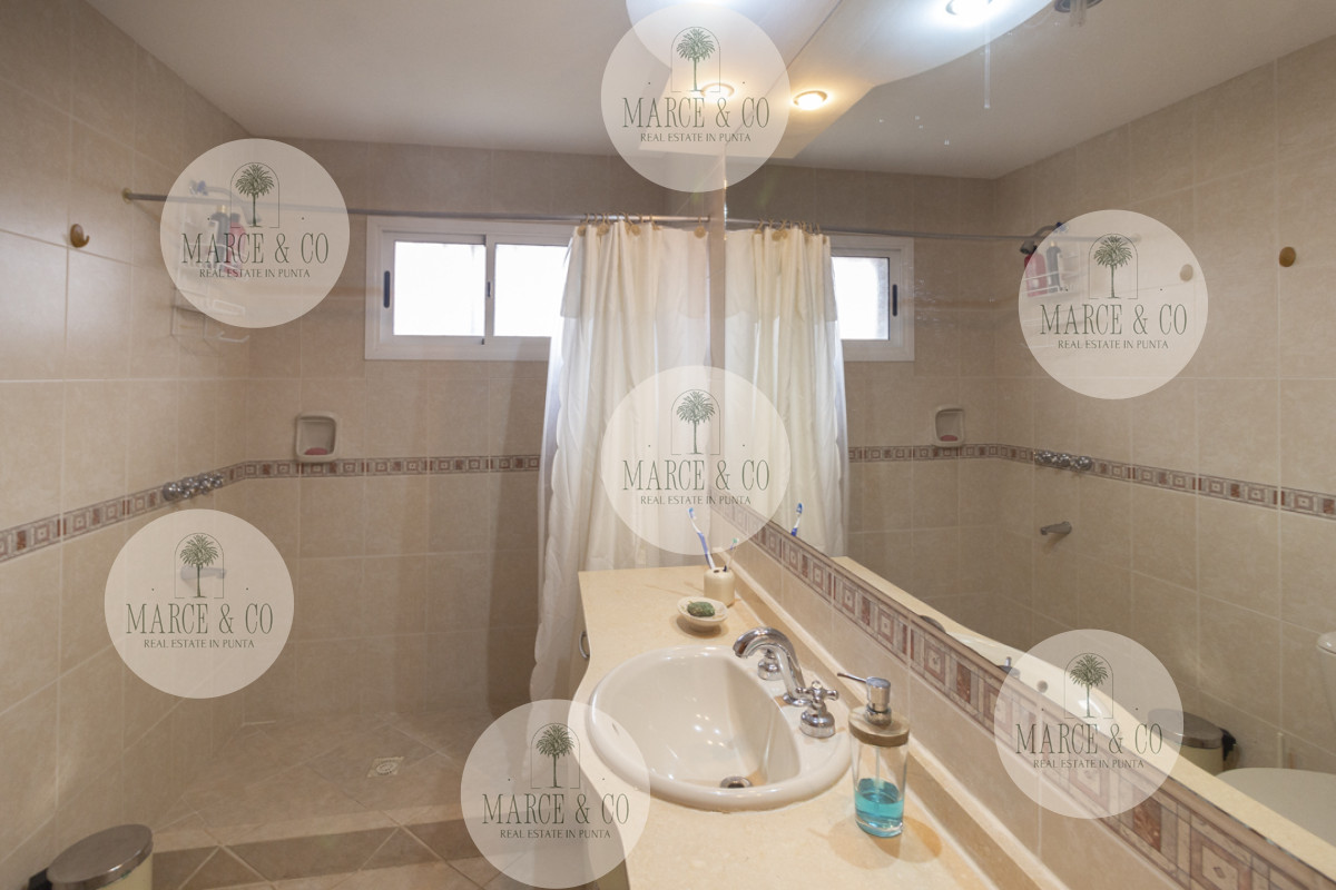 Casa ID.2270 - Casa 4 dormitorios en Venta, Alquiler anual y de verano