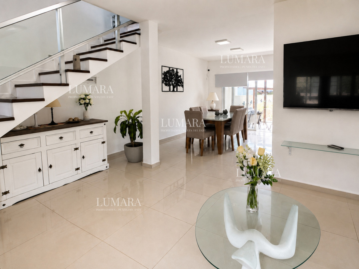 Casa ID.3722 - Casa 4 dormitorios alquiler anual Pinares