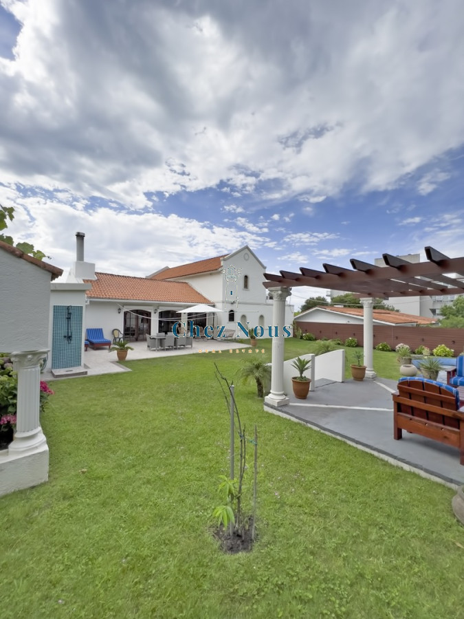 Casa ID.287 - Mansa a metros de la playa