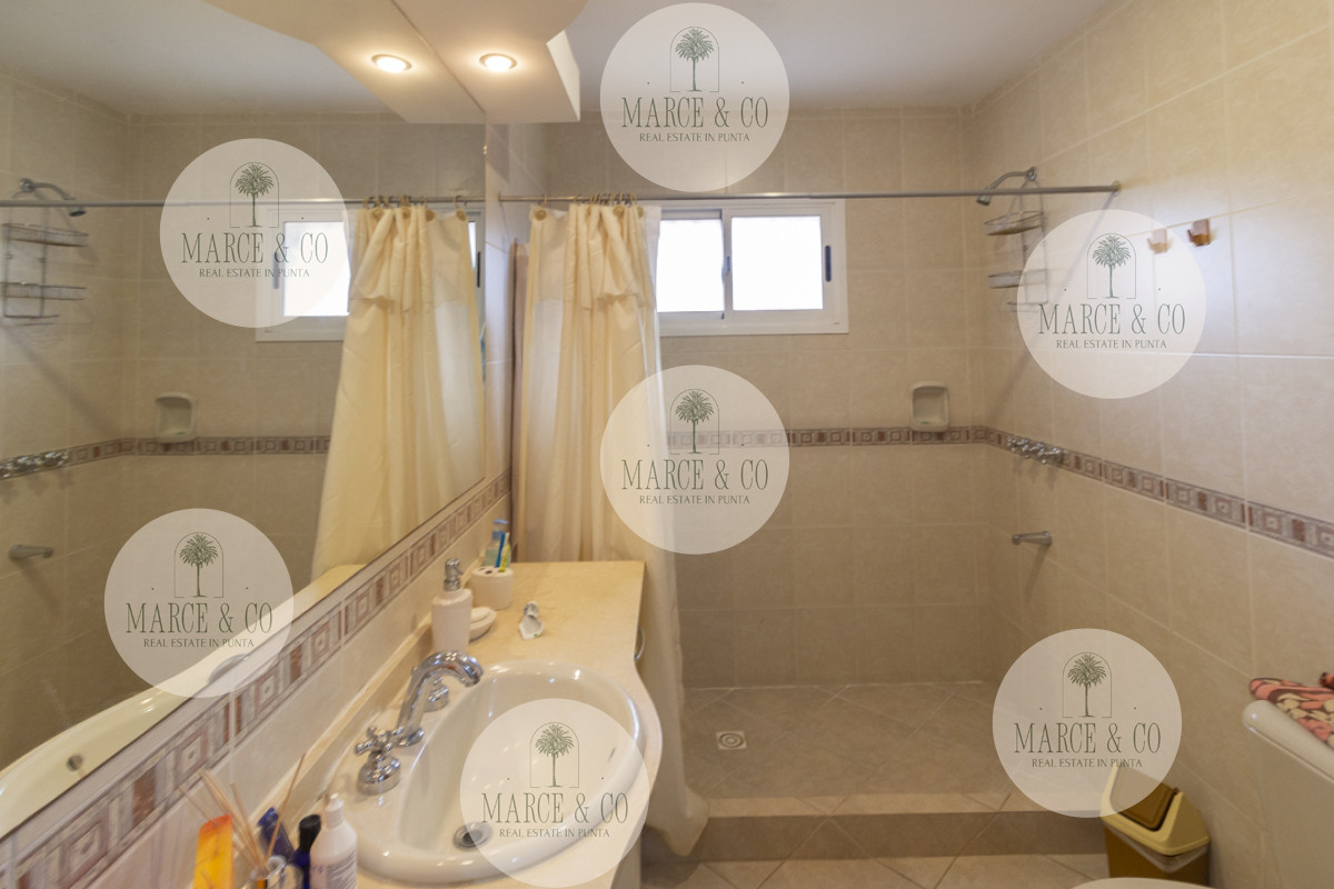 Casa ID.2270 - Casa 4 dormitorios en Venta, Alquiler anual y de verano