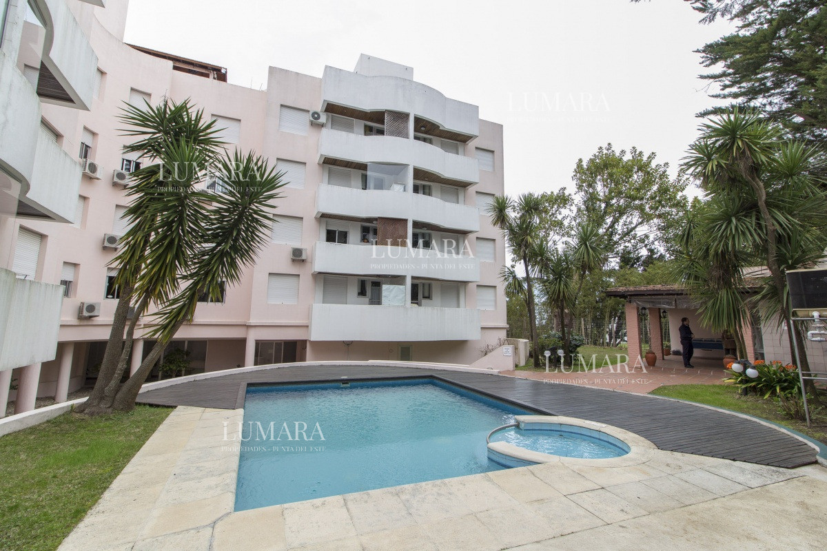 Apartamento ID.3953 - Venta de apartamento en playa mansa - 2 dorm 2 baños Punta del Este