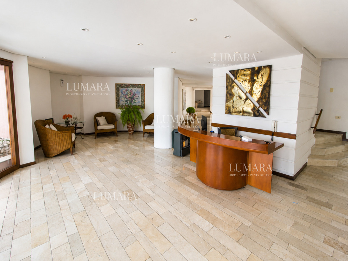 Apartamento ID.3953 - Venta de apartamento en playa mansa - 2 dorm 2 baños Punta del Este