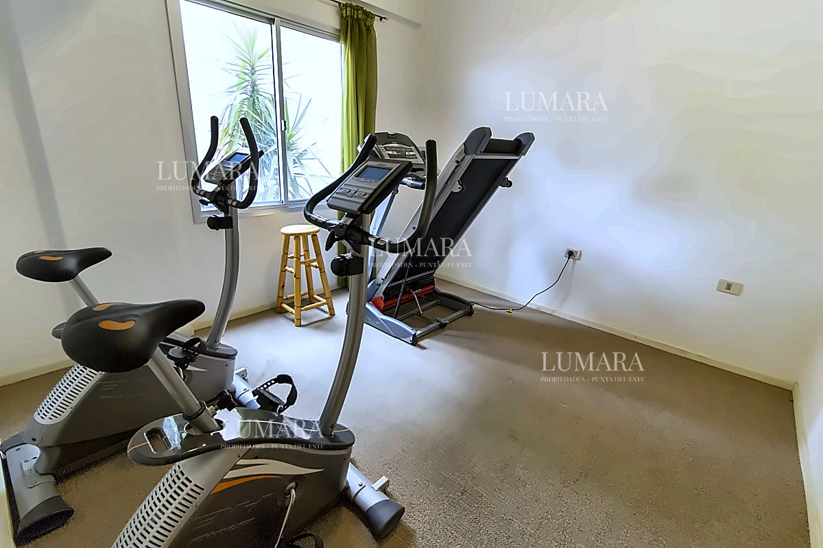 Apartamento ID.3953 - Venta de apartamento en playa mansa - 2 dorm 2 baños Punta del Este
