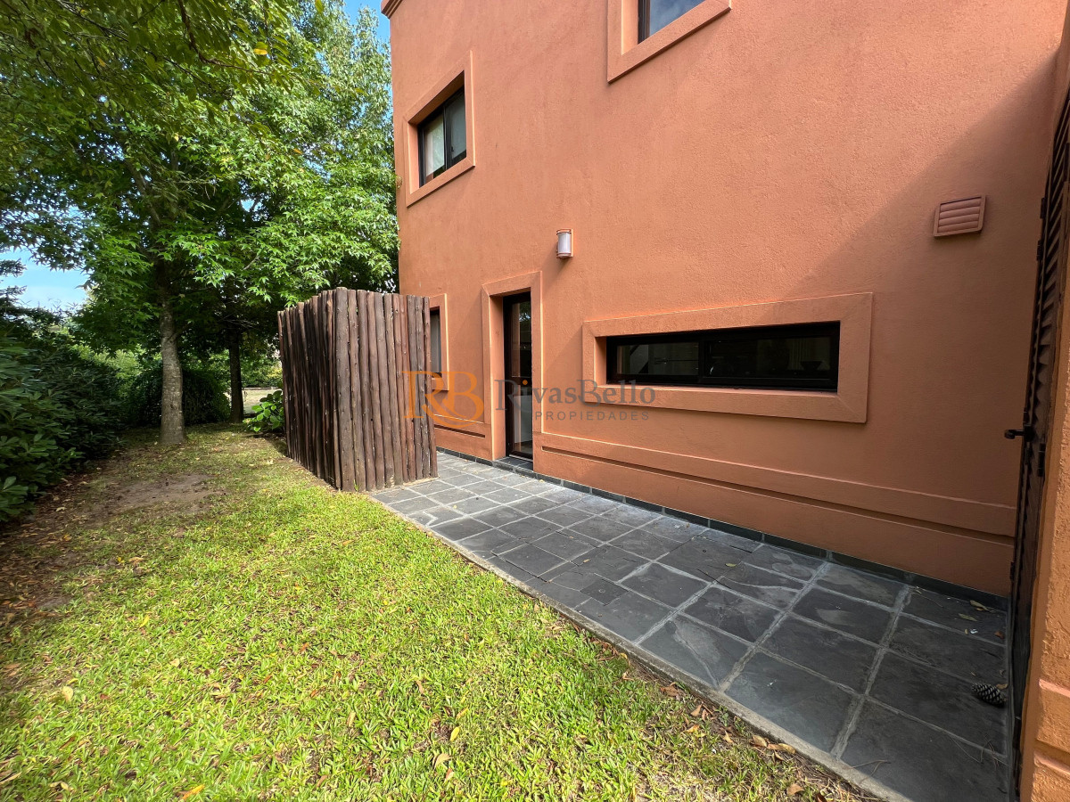 Casa ID.35 - Alquiler anual y venta casa 2 dormitorios en Barrio privado