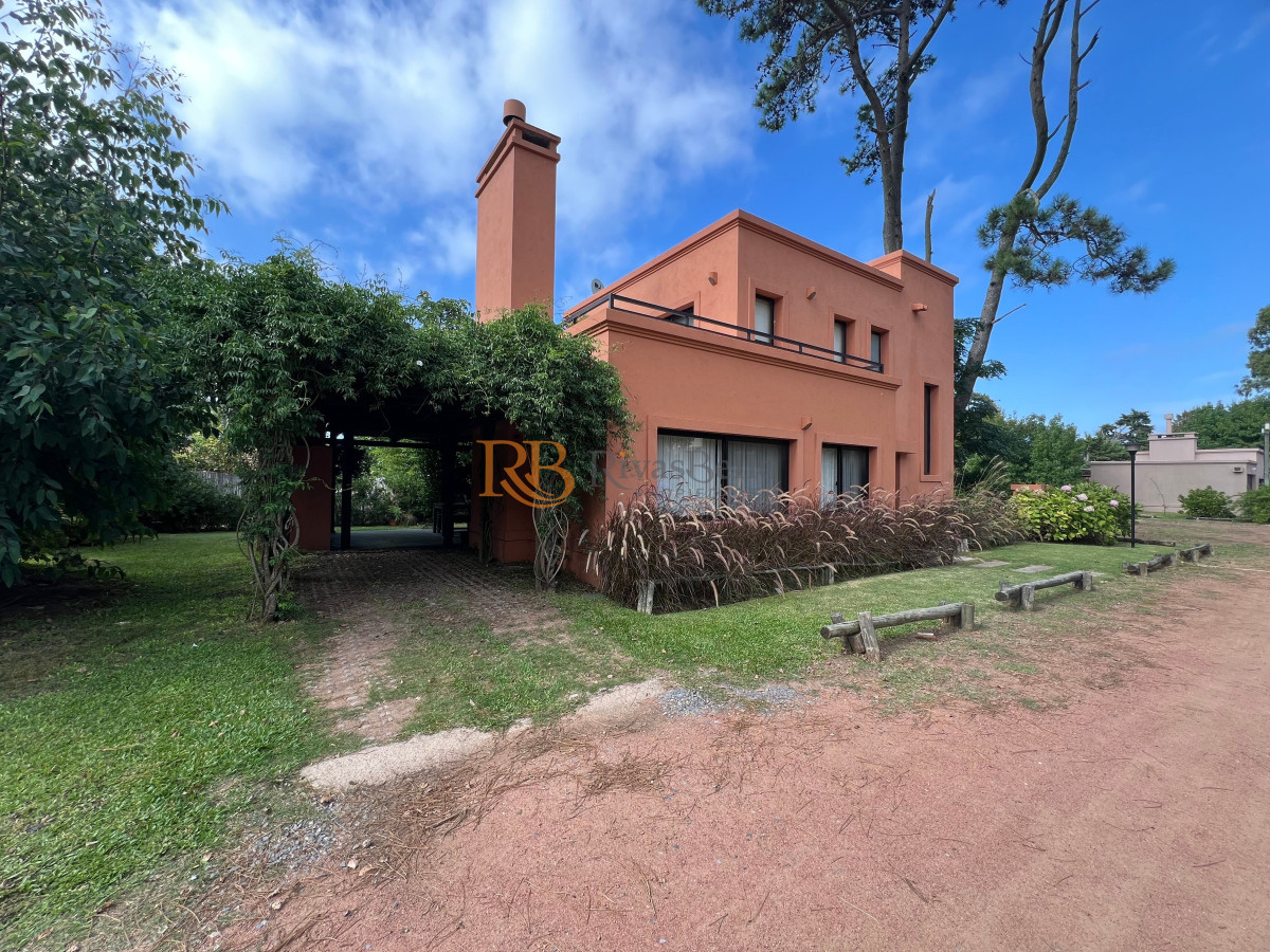 Casa ID.35 - Alquiler anual y venta casa 2 dormitorios en Barrio privado