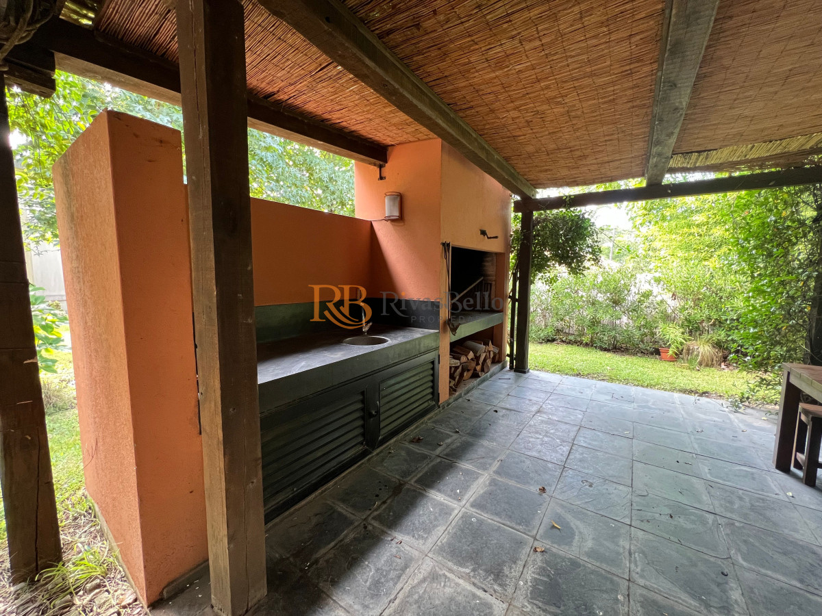 Casa ID.35 - Alquiler anual y venta casa 2 dormitorios en Barrio privado
