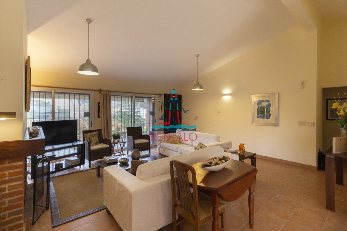 Casa ID.473 - Casa 4 dormitorios en Venta, Alquiler anual y de verano