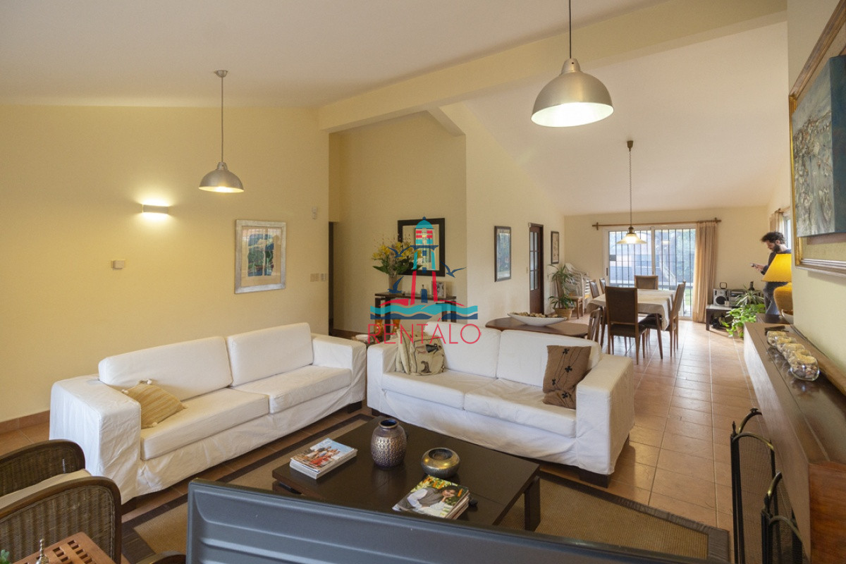 Casa ID.473 - Casa 4 dormitorios en Venta, Alquiler anual y de verano