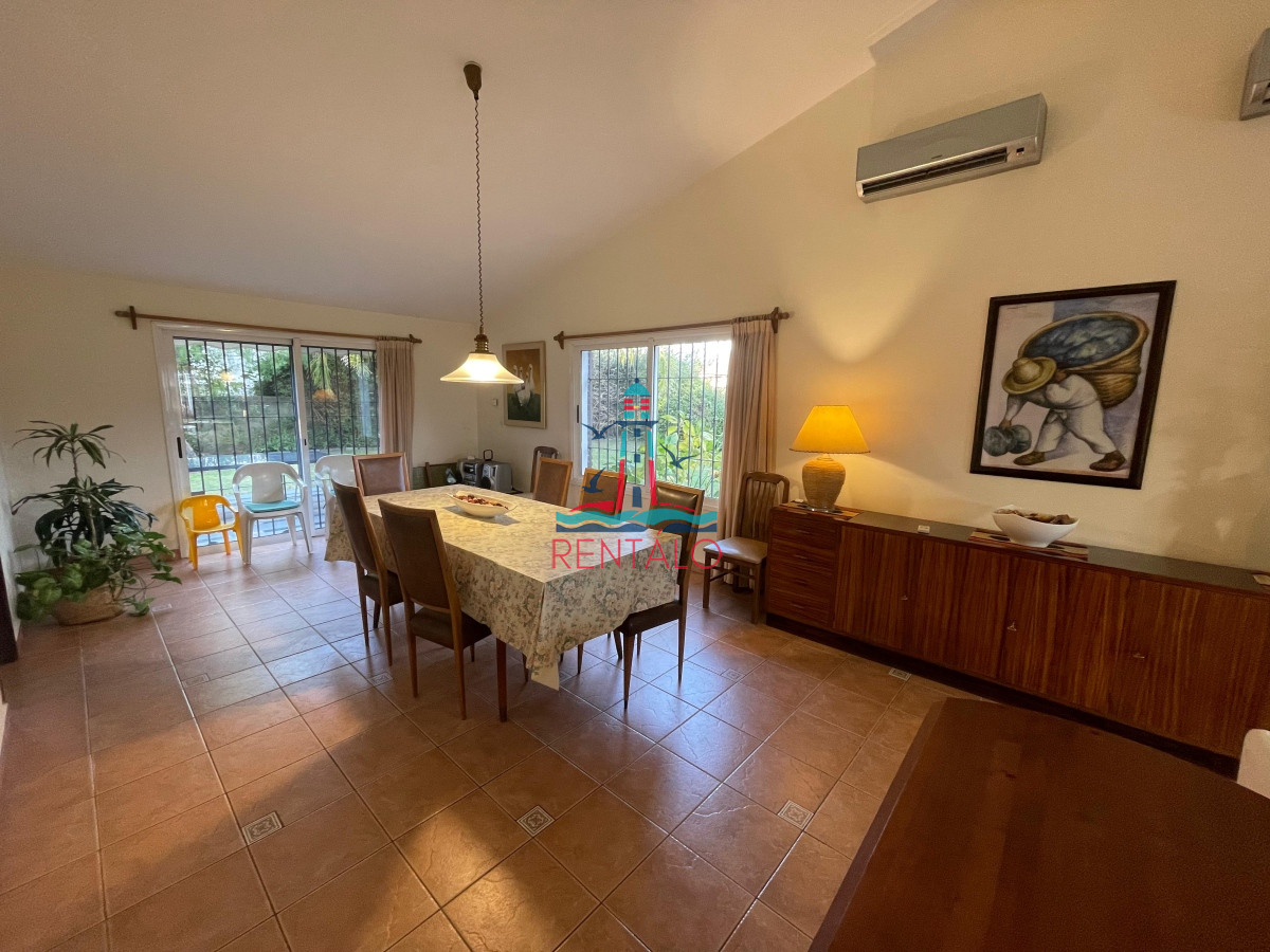 Casa ID.473 - Casa 4 dormitorios en Venta, Alquiler anual y de verano