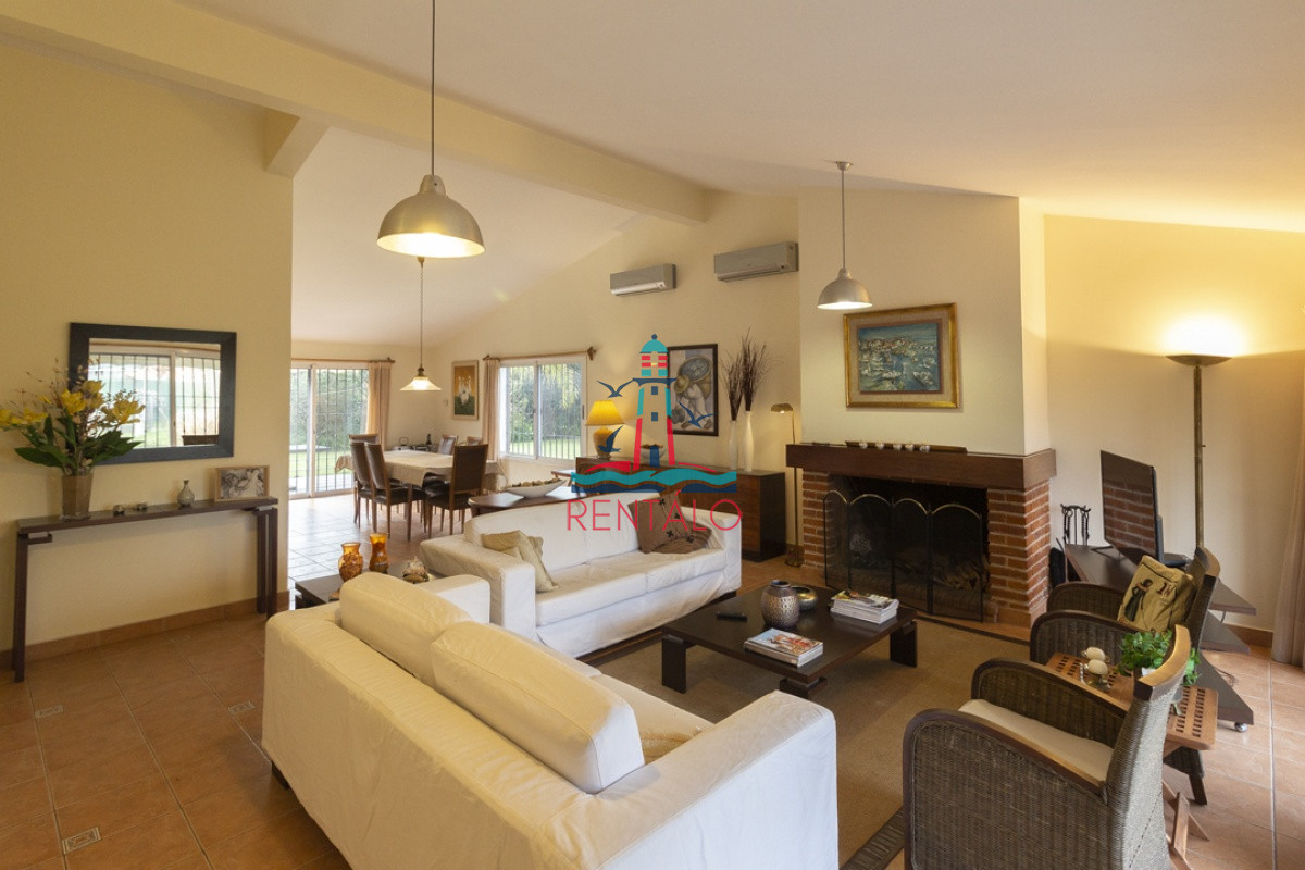 Casa ID.473 - Casa 4 dormitorios en Venta, Alquiler anual y de verano