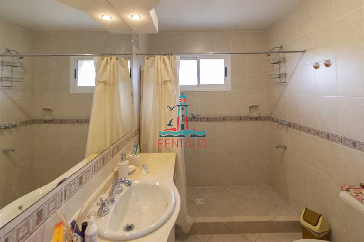 Casa ID.473 - Casa 4 dormitorios en Venta, Alquiler anual y de verano