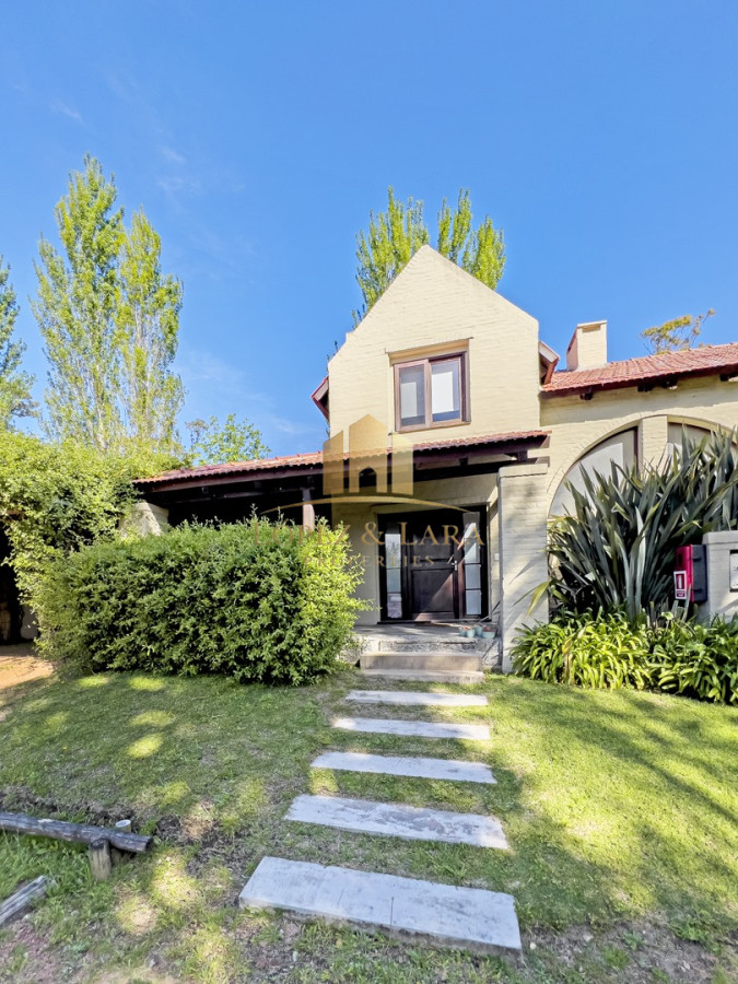 Casa ID.54 - Casa en venta en Barrio privado en Pinares