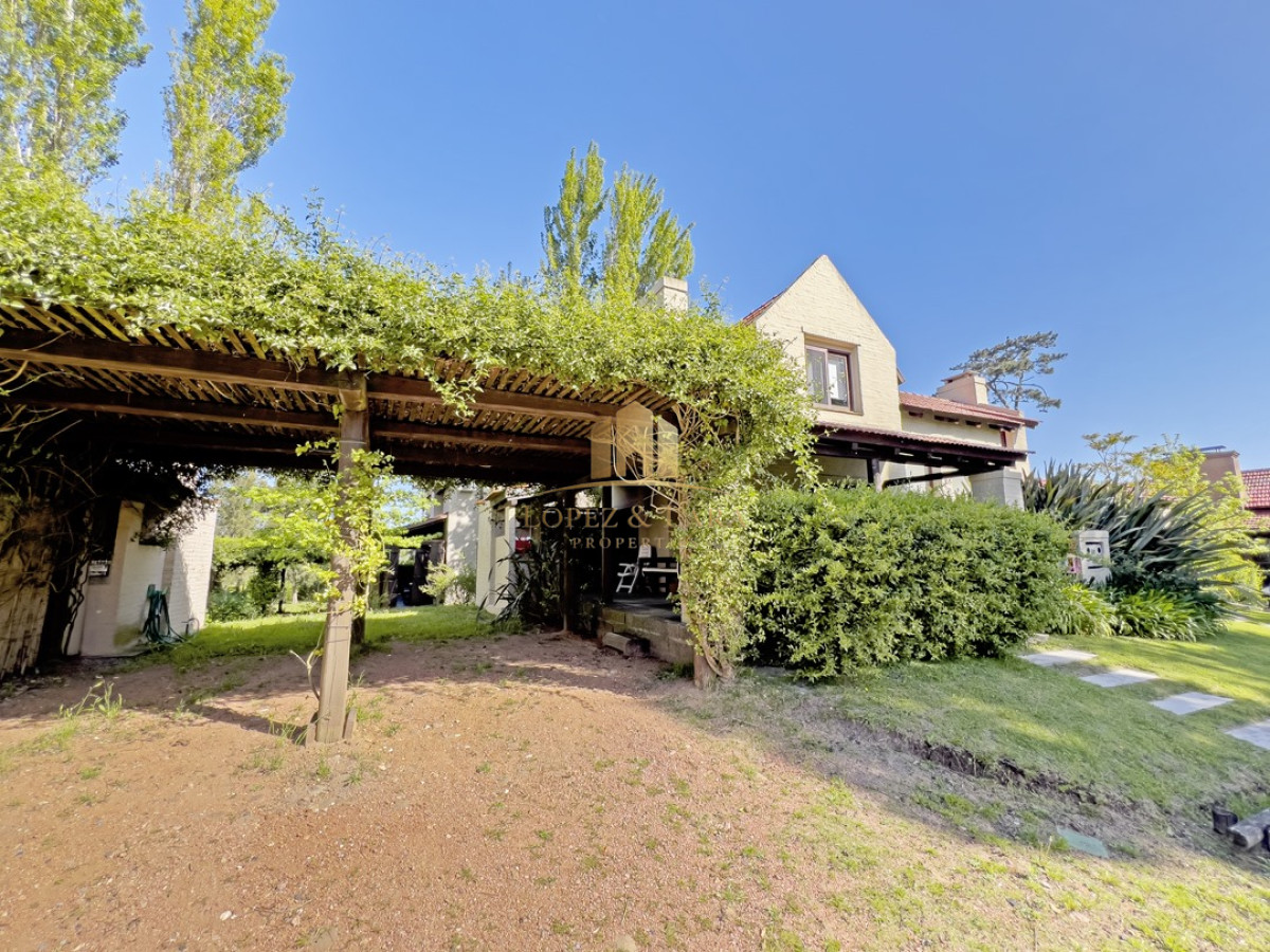 Casa ID.54 - Casa en venta en Barrio privado en Pinares