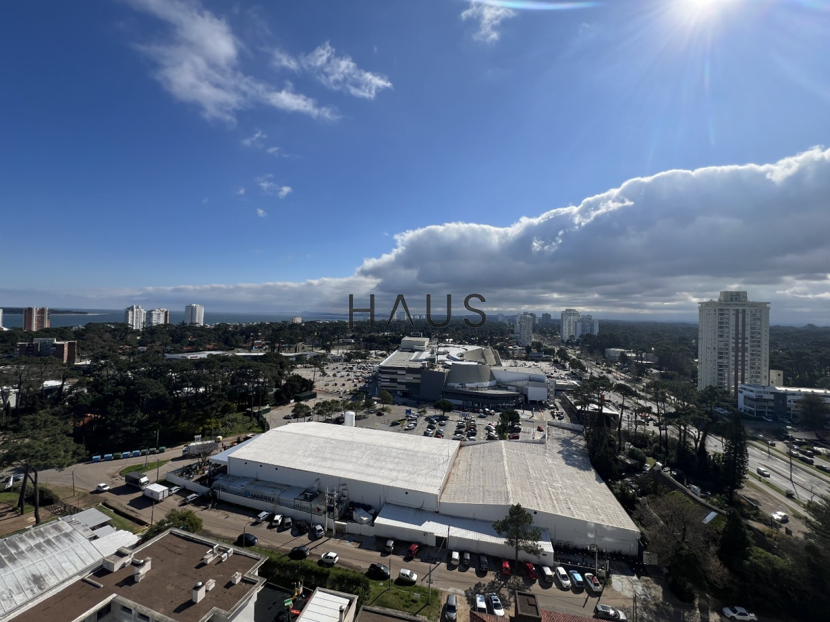 Apartamento ID.426 - Piso alto con vista al mar en venta en parada 5 Av Roosevelt