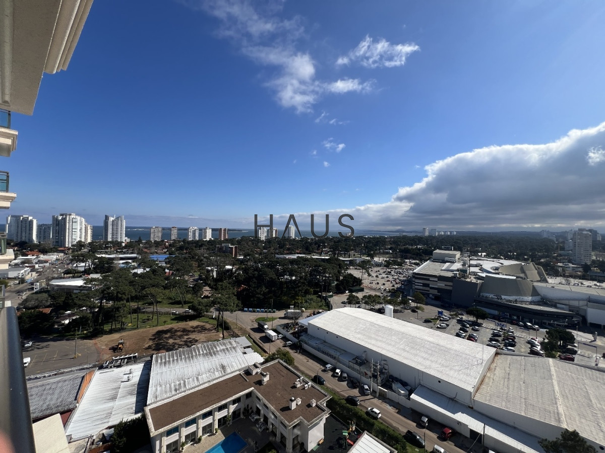 Apartamento ID.426 - Piso alto con vista al mar en venta en parada 5 Av Roosevelt