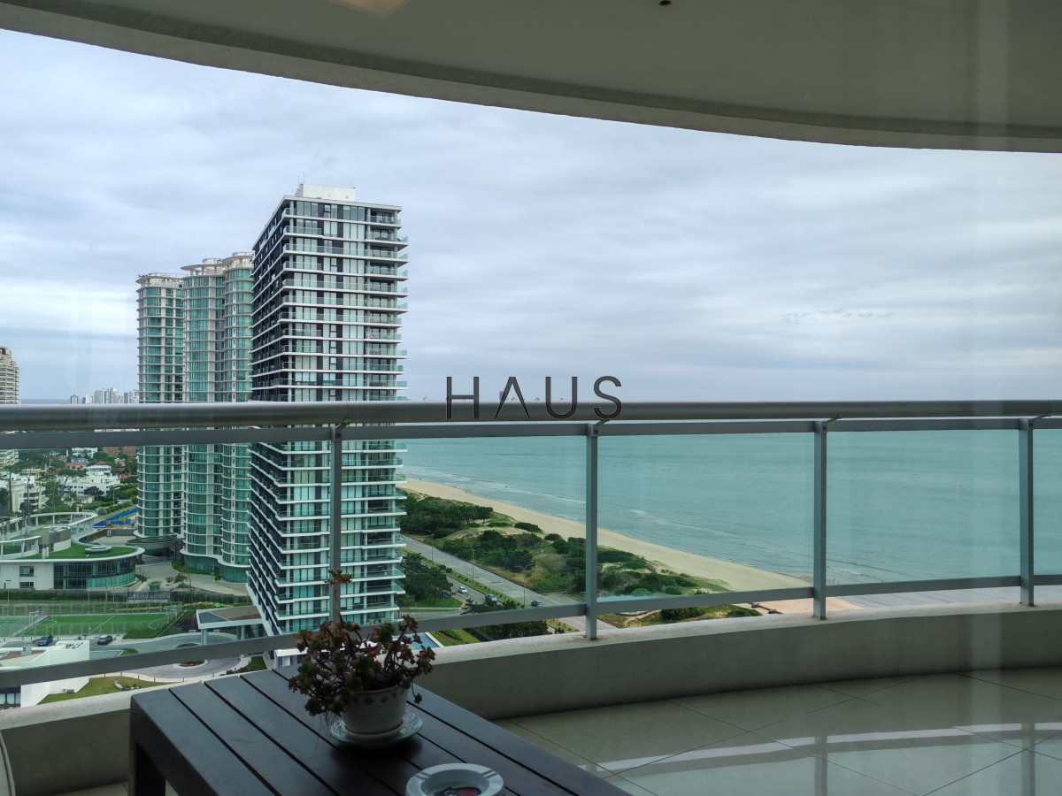 Apartamento ID.375 - Venta y Alquiler Apartamento 2 dormitorios 3 baños Torre Aquarela Punta del Este