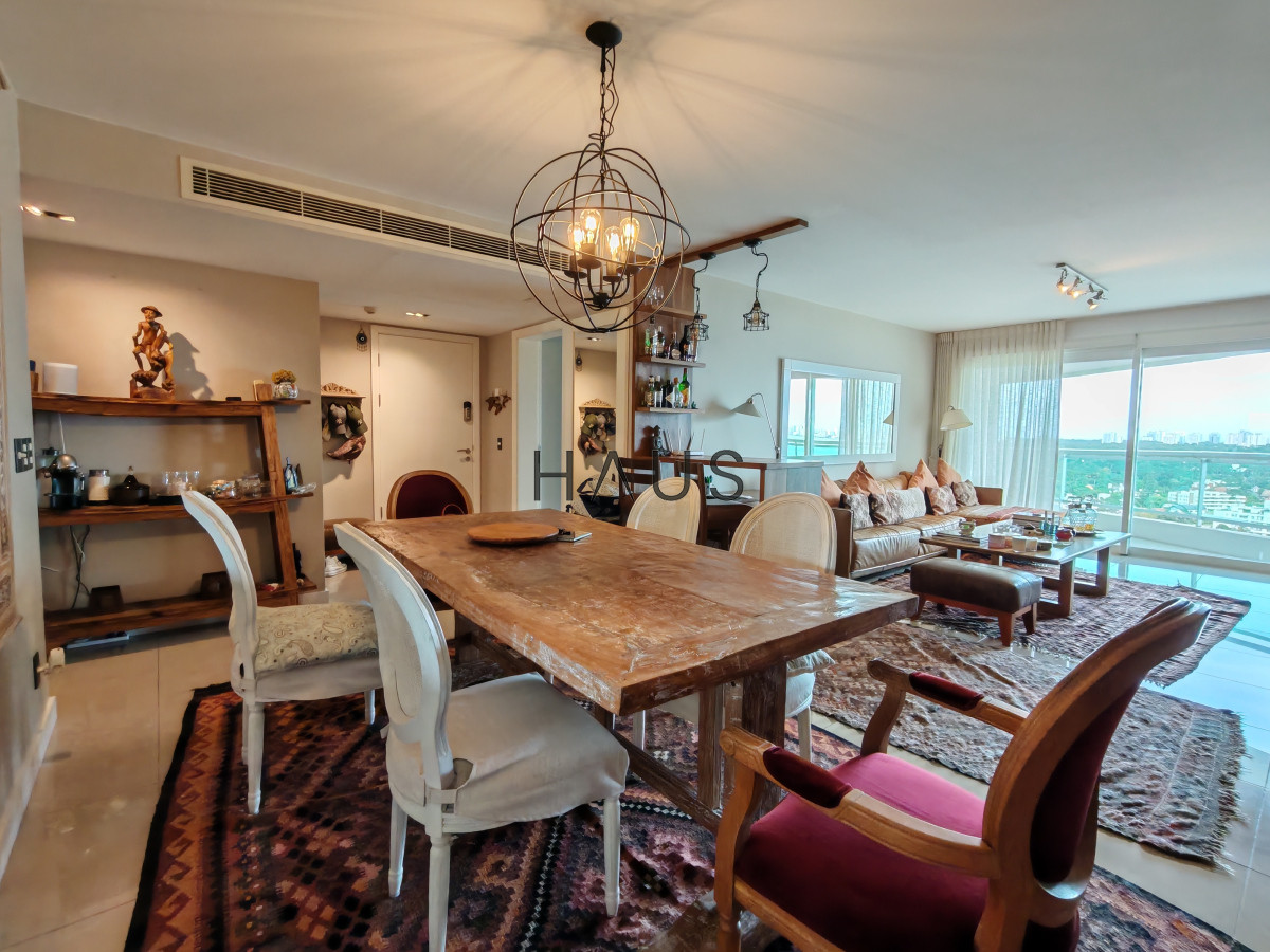 Apartamento ID.375 - Venta y Alquiler Apartamento 2 dormitorios 3 baños Torre Aquarela Punta del Este