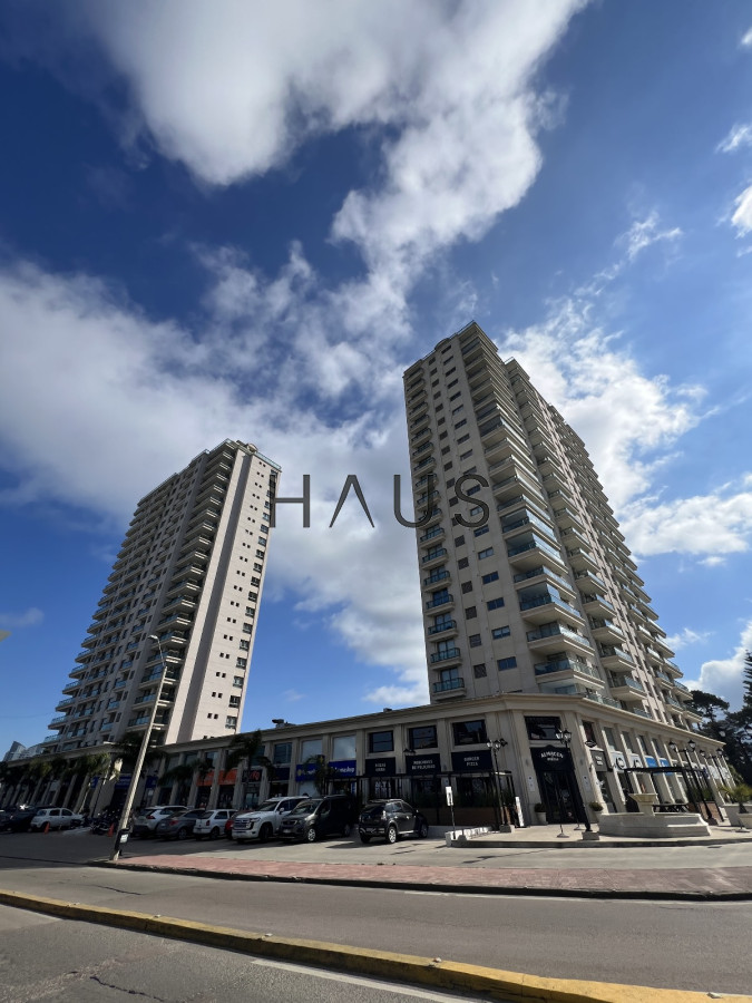 Apartamento ID.426 - Piso alto con vista al mar en venta en parada 5 Av Roosevelt