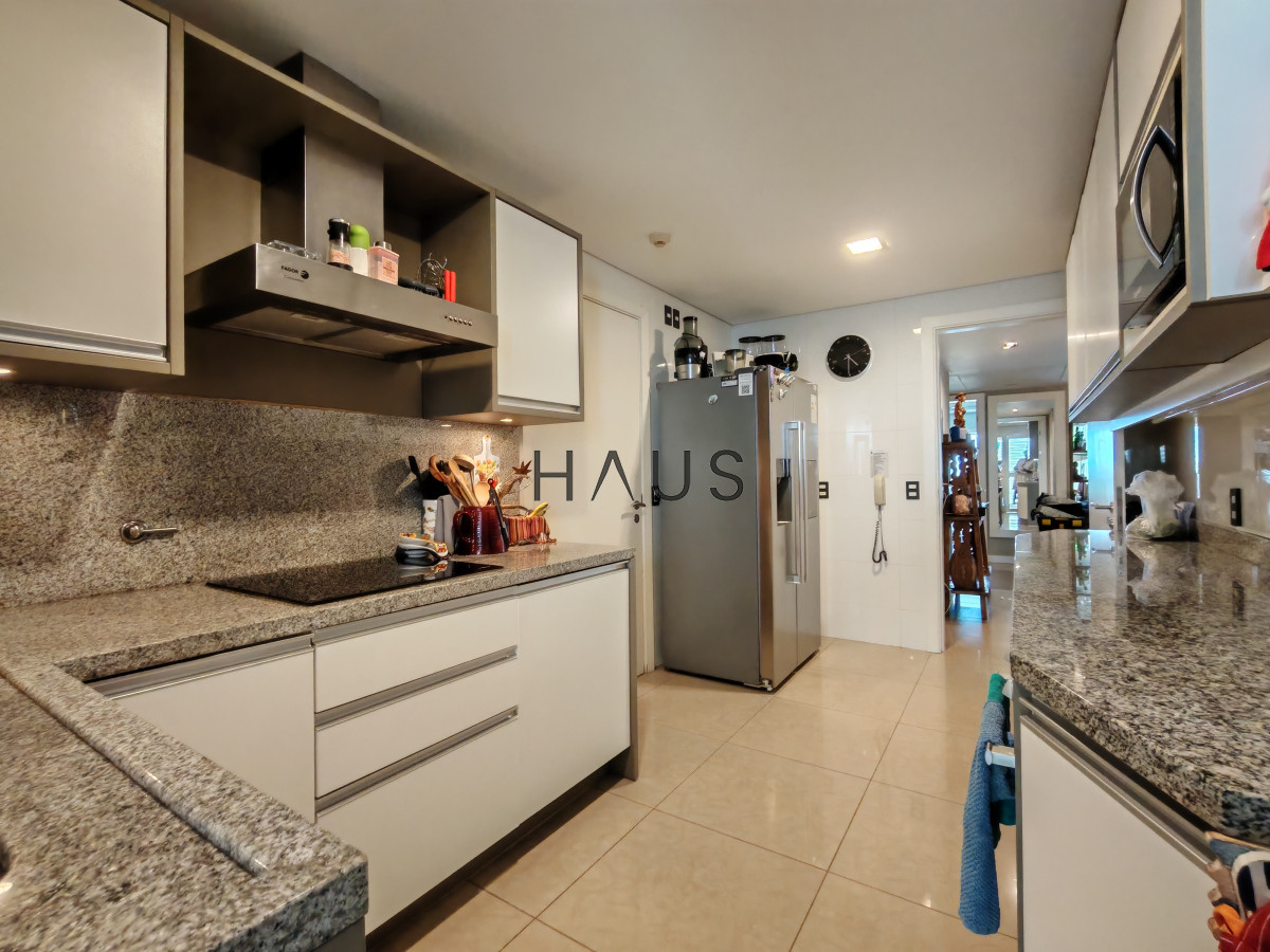 Apartamento ID.375 - Venta y Alquiler Apartamento 2 dormitorios 3 baños Torre Aquarela Punta del Este