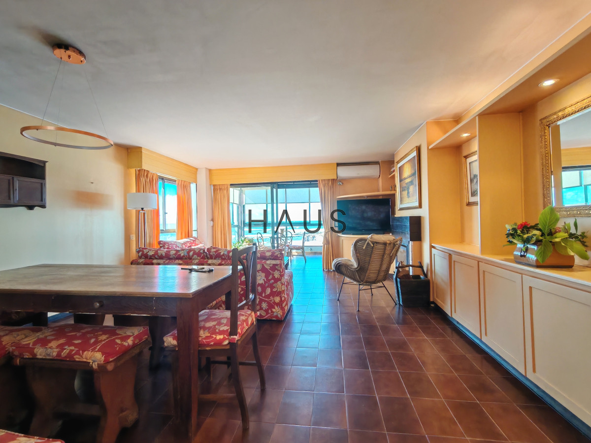 Apartamento ID.70 - Alquiler anual frente al mar de 3 dormitorios