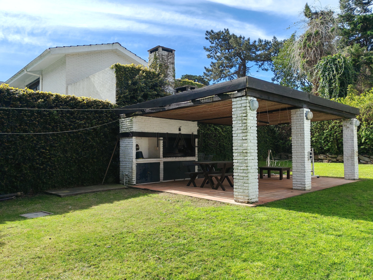 Casa ID.154 - Casa en alquiler anual usd 2500 mensual - Punta del Este