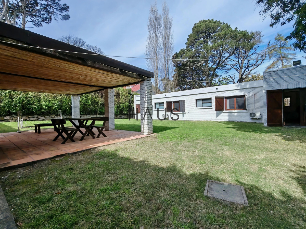 Casa ID.154 - Casa en alquiler anual usd 2500 mensual - Punta del Este