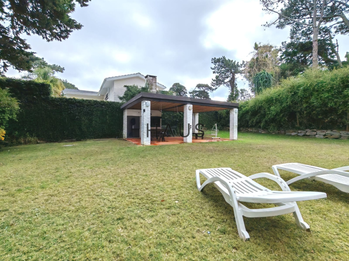 Casa ID.154 - Casa en alquiler anual usd 2500 mensual - Punta del Este