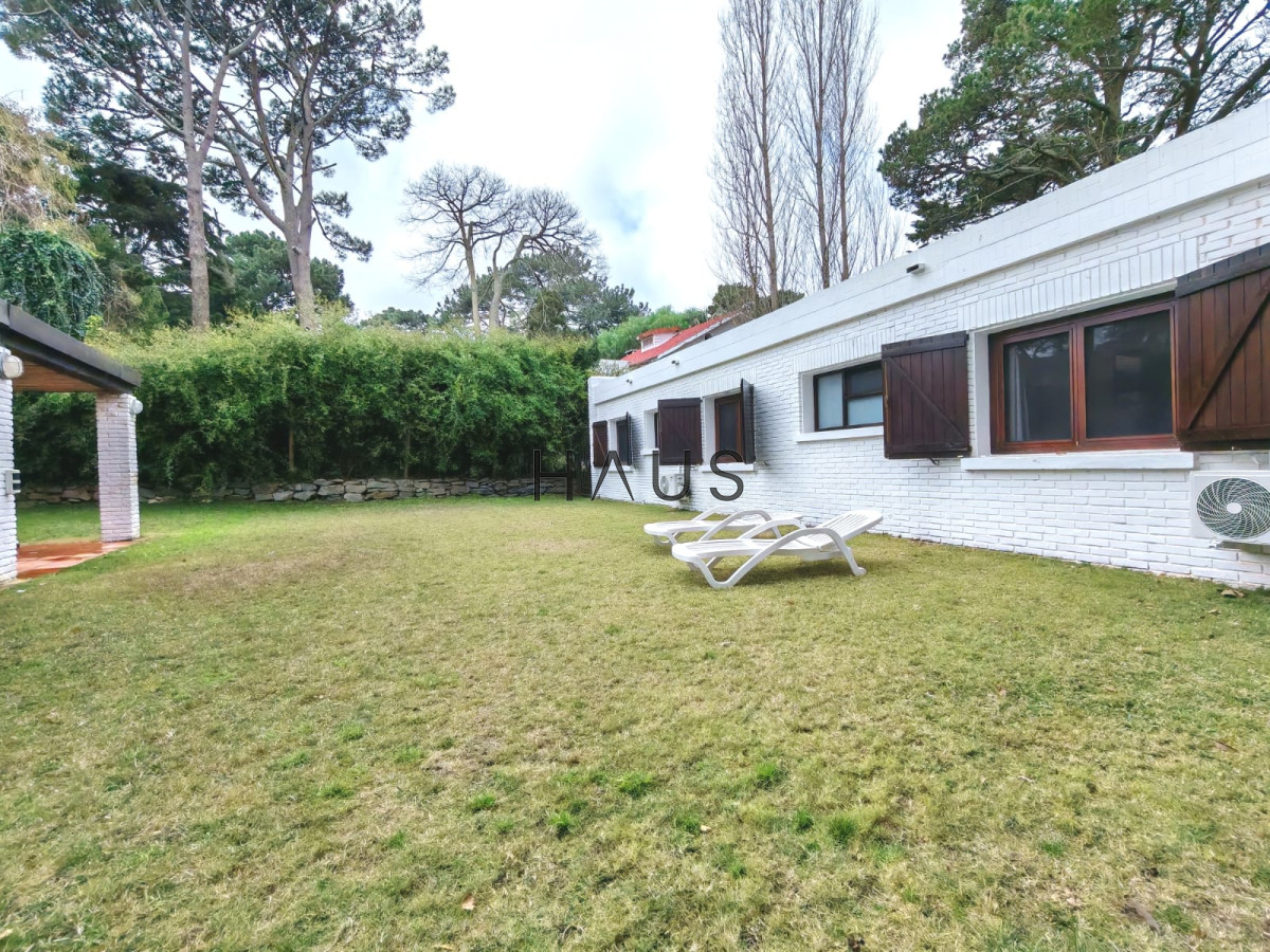 Casa ID.154 - Casa en alquiler anual usd 2500 mensual - Punta del Este