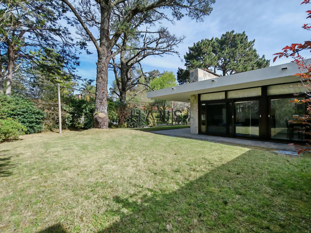 Casa ID.154 - Casa en alquiler anual usd 2500 mensual - Punta del Este